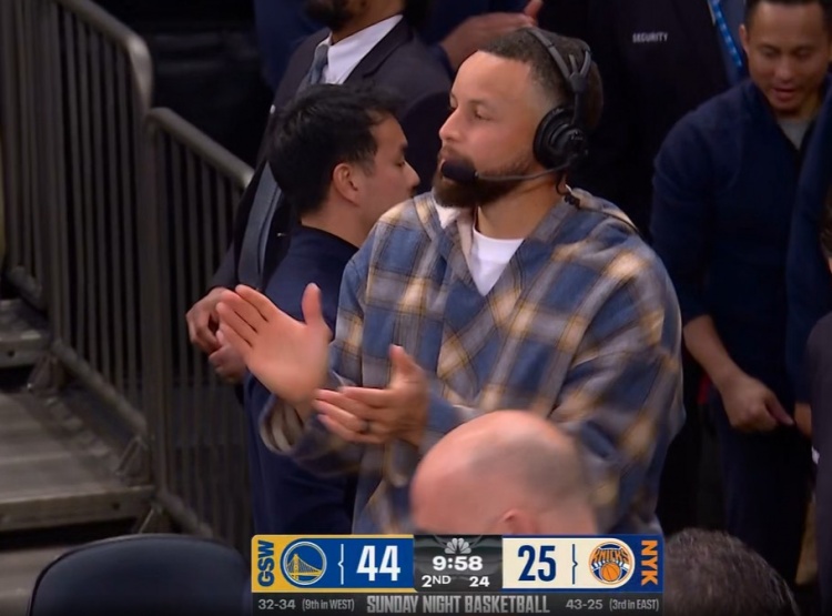 场边库里看高兴了！小佩顿外线连中两记三分球 勇士领先19分打停